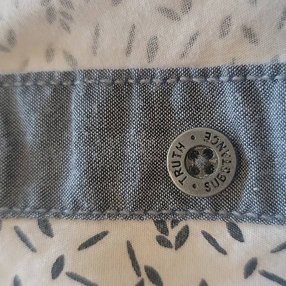 Patterned White Short Sleeve Shirt - Picture 9 of 10